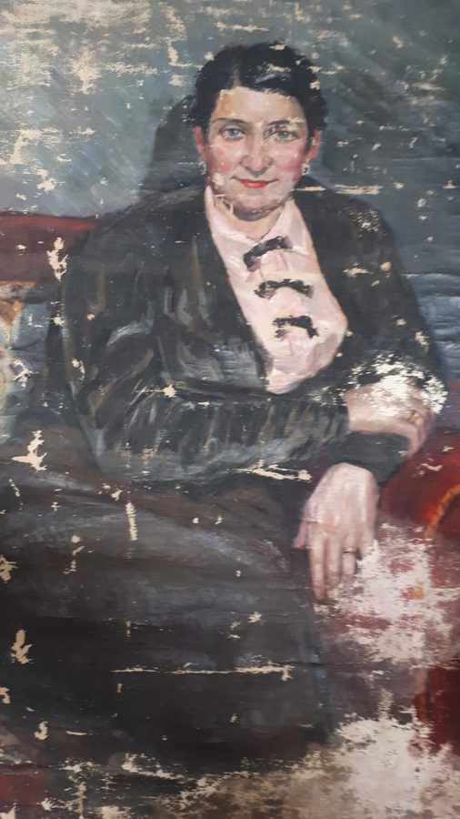 Portret kobiety siedzącej — przed konserwacją
